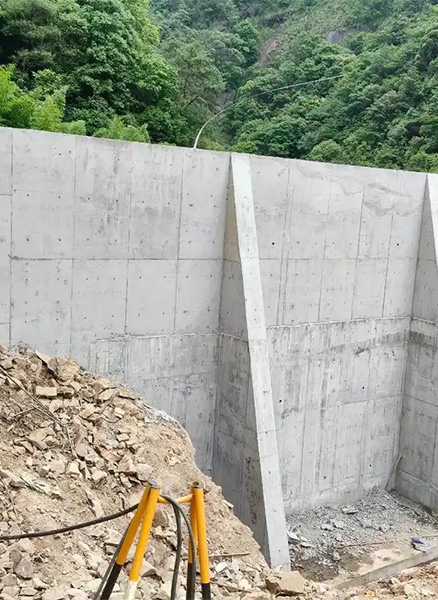 承德双桥区重力式挡土墙